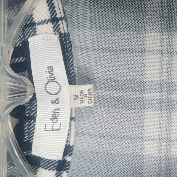 Eden & Olivia Women's plaid Button-Down Shirt Size Medium - Picture 2 of 9